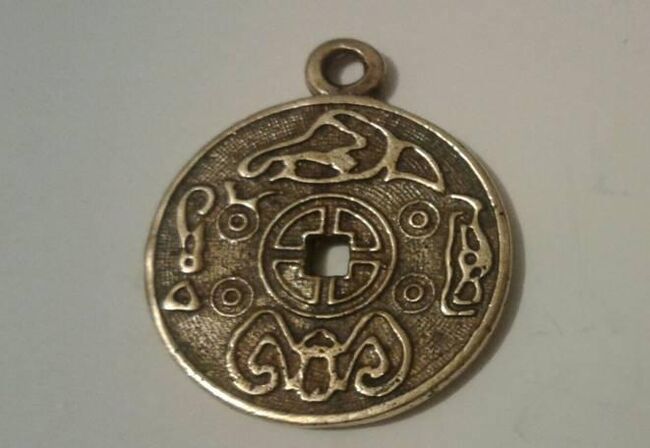 Imperial amulet para sa suwerte at kayamanan