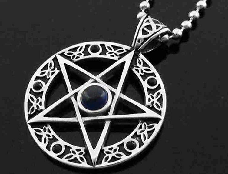 magic pendant bilang anting-anting ng suwerte